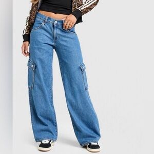 💙Size 29W x 32L - NWT: LEVI’S - Women’s Superlow Loose Cargo Jeans